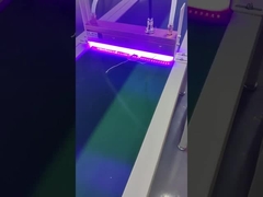 تطبيق لاصق الأشعة فوق البنفسجية على مكون الإلكترون